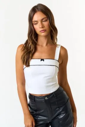 CONTRAST SCALLOPE EDGE STRETCH MILLENIUM TOP OFF WHITE (C34)