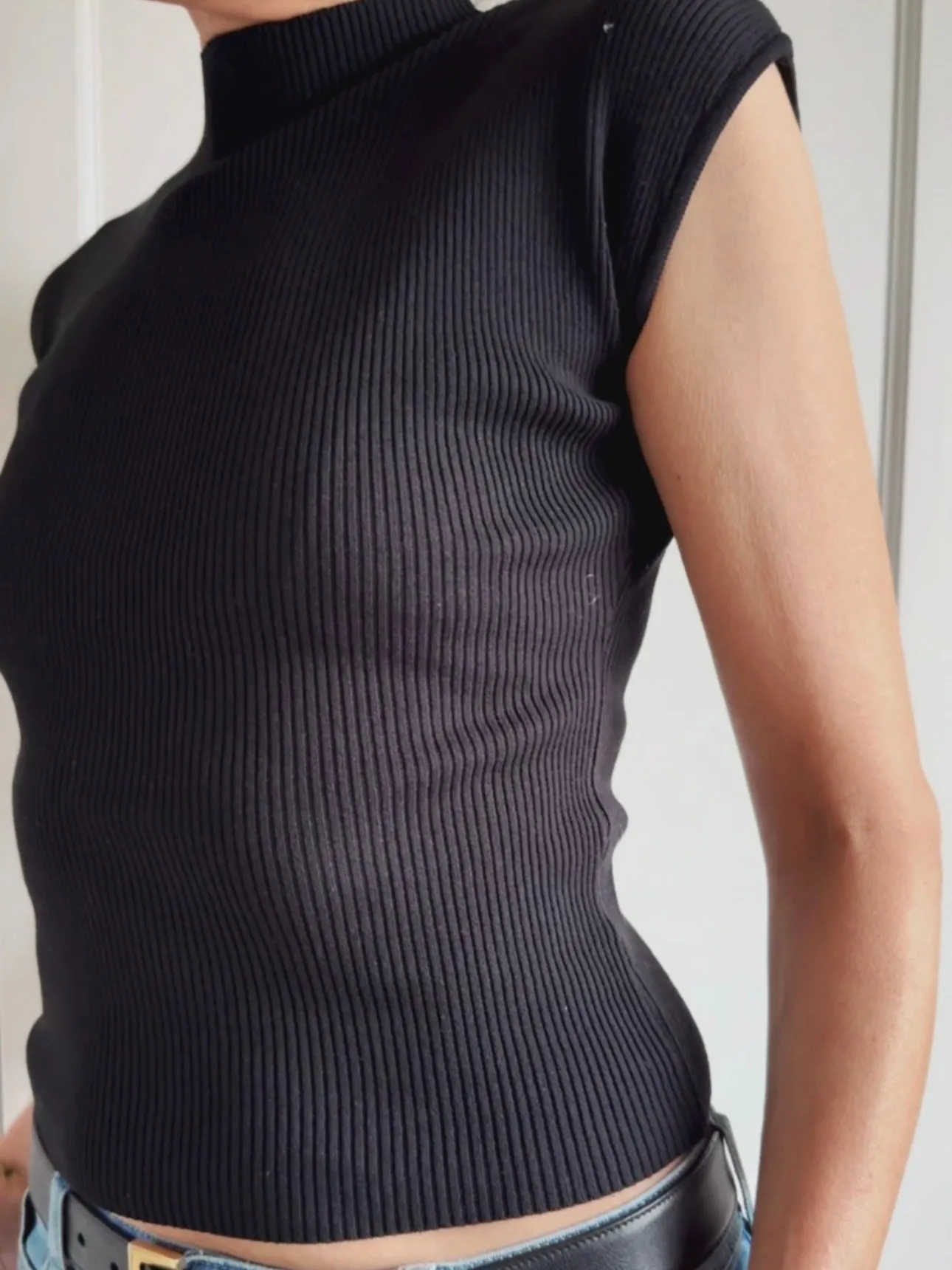 SHORT SLEEVE HIGH NECK RIB TOP - BLACK
